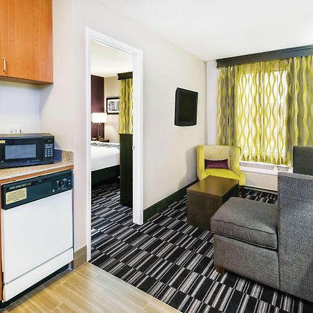 La Quinta Inn & Suites By Wyndham The Woodlands Spring Ngoại thất bức ảnh
