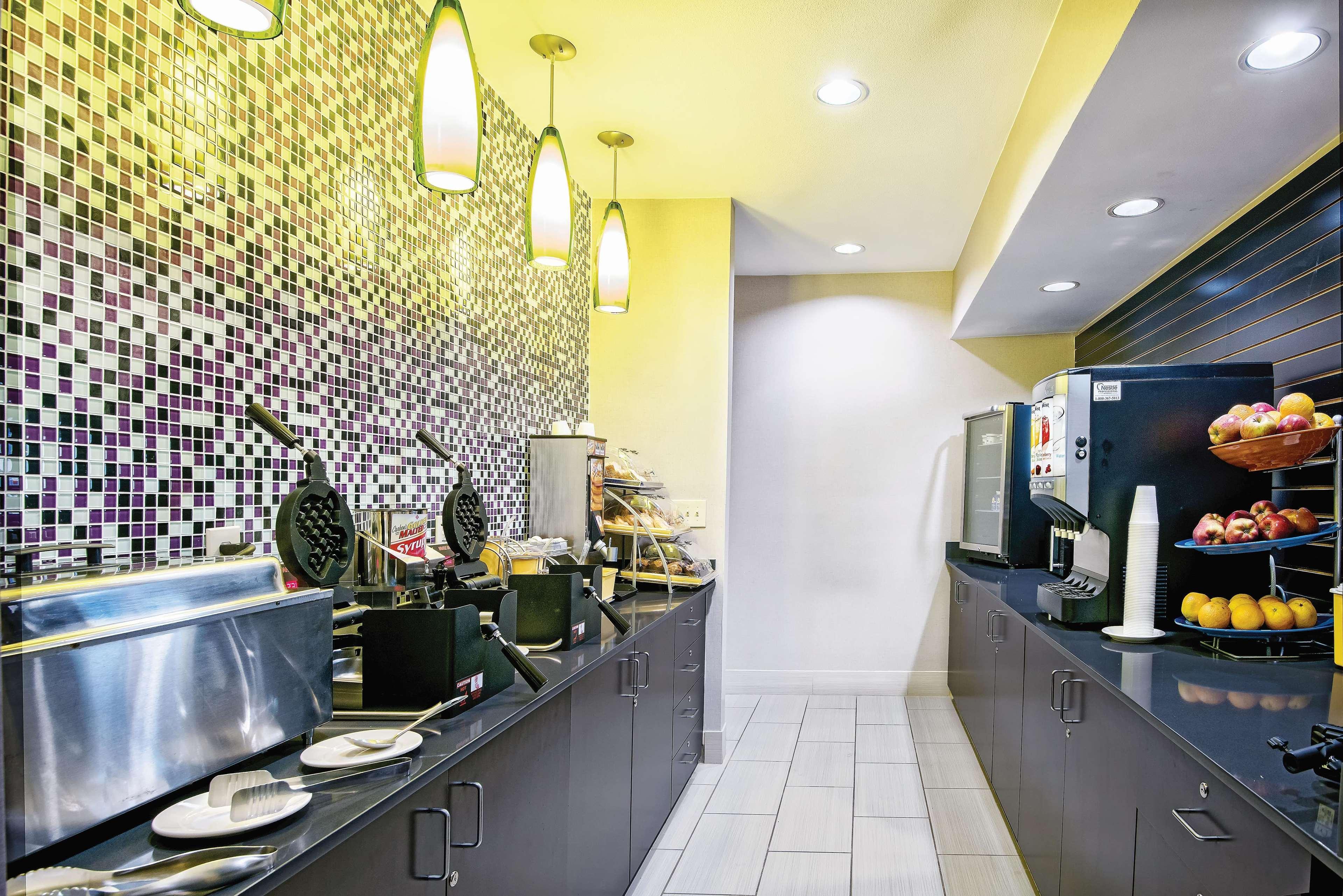 La Quinta Inn & Suites By Wyndham The Woodlands Spring Ngoại thất bức ảnh