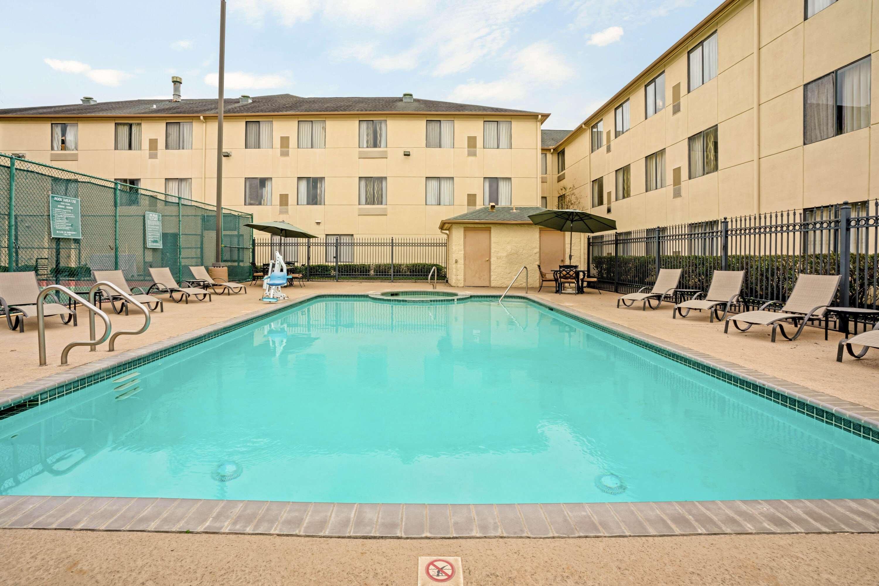 La Quinta Inn & Suites By Wyndham The Woodlands Spring Ngoại thất bức ảnh